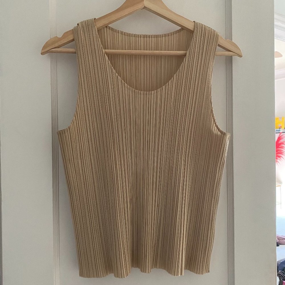 Pleats please top